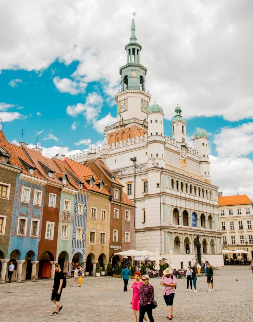 Widok na poznański ratusz, co zobaczyć w Polsce