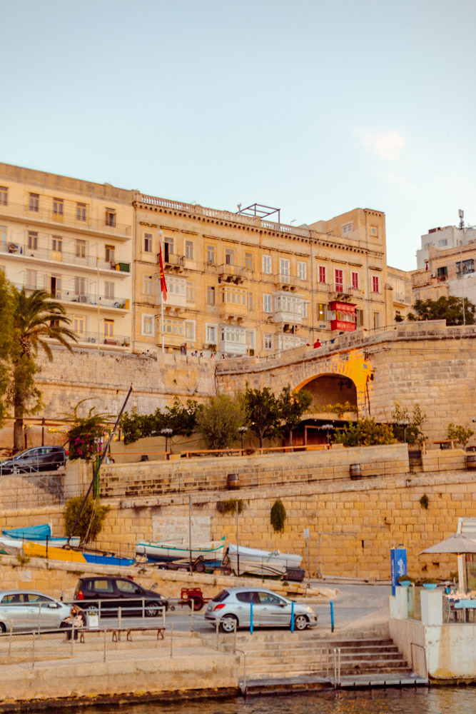 valletta nocą, czy jest bezpiecznie na malcie