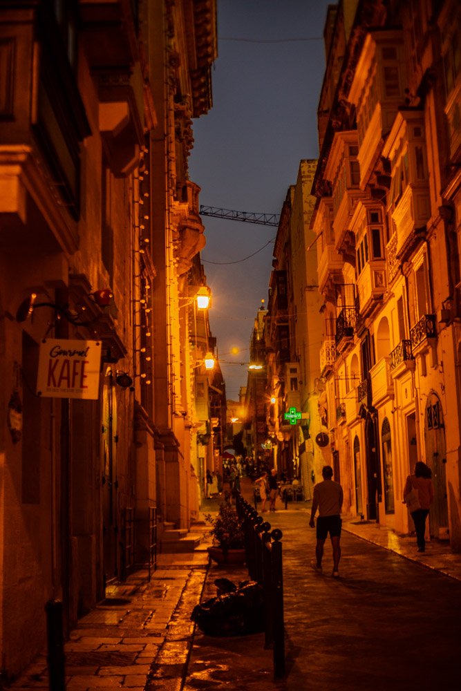 valletta nocą, czy jest bezpiecznie na malcie