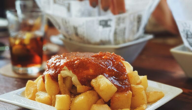 Patatas Bravas w Barcelonie, co zjeść w Barcelonie