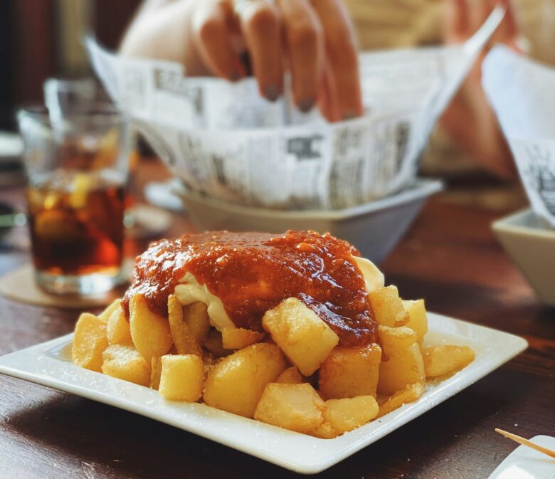 Patatas Bravas w Barcelonie, co zjeść w Barcelonie