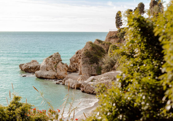 co zobaczyc w nerja, plaże w nerja, plaże andaluzji
