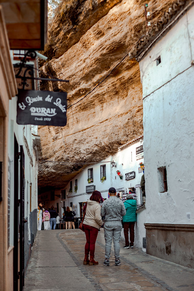 Setenil de las Bodegas, czy warto zobaczyć. Andaluzja Hiszpania