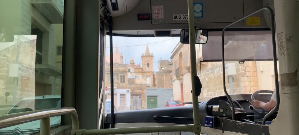 zwiedzanie malty komunikacją miejską, ile kosztują bilety na autobus na malcie