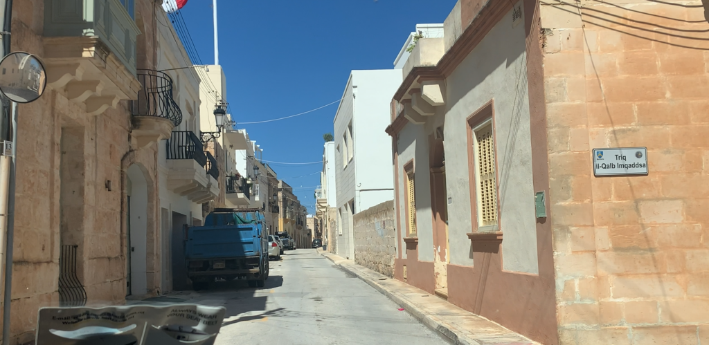 malta autem, ile kosztuje wynajecie auta na malcie, jak jezdzi sie autem po malcie