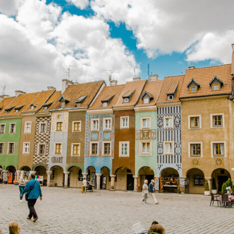 Road trip po Polsce: 7 wypożyczalni samochodów na wakacje — ceny, limity i warunki